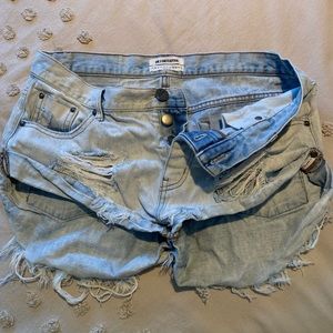 One-teaspoon light washed denim shorts